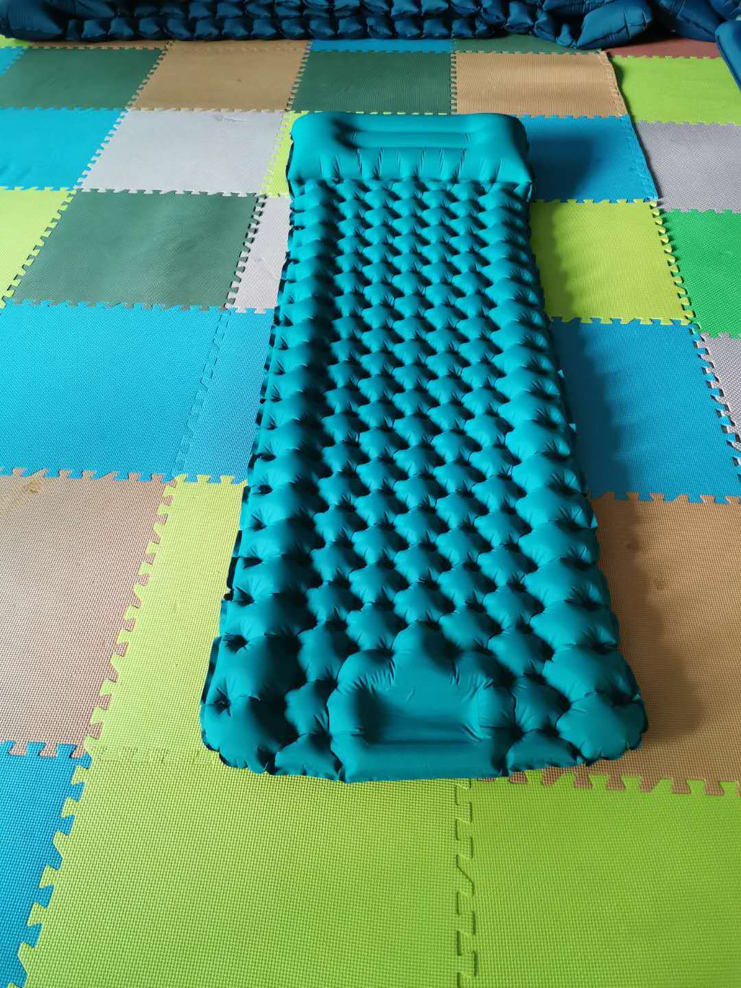 Inflatable Camping Sleeping Pad Pillow - Nadmuchiwany materac kempingowy dla jednej osoby,